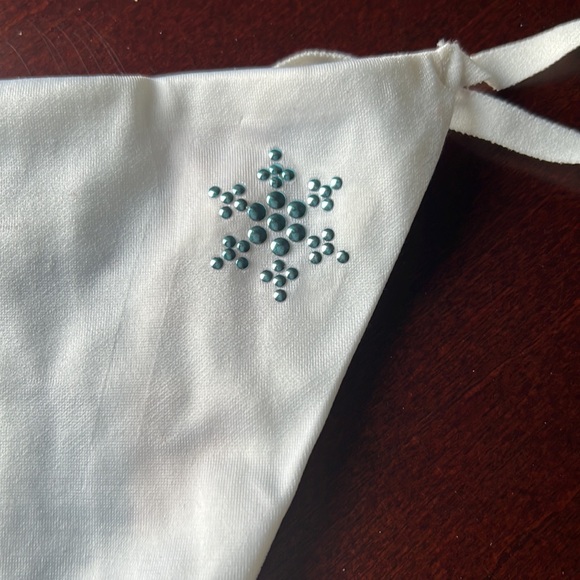 Victoria’s Secret white V string panty size M - Picture 2 of 5